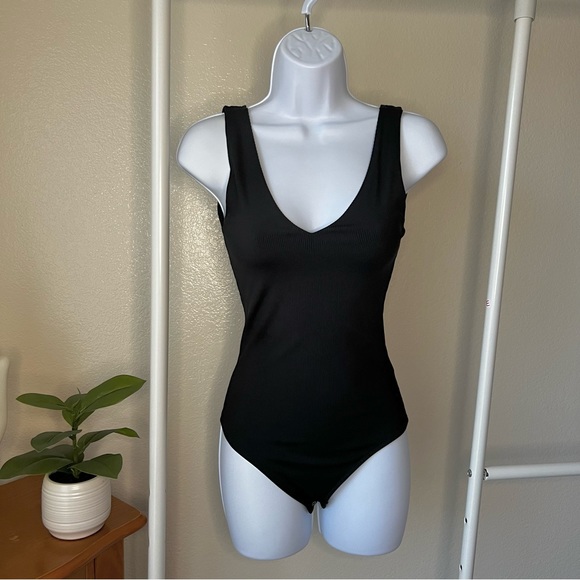 Express Tops - NWT Express black bodysuit, body contour, size XS